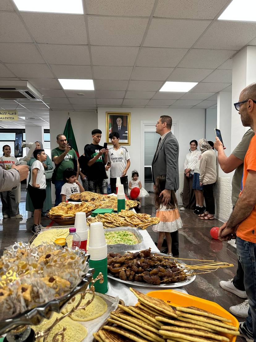Greetings and exchanges of good wishes on the occasion of Eid al-Adha: Family moments of intimacy and affection bring together members of the Algerian community in southern Italy